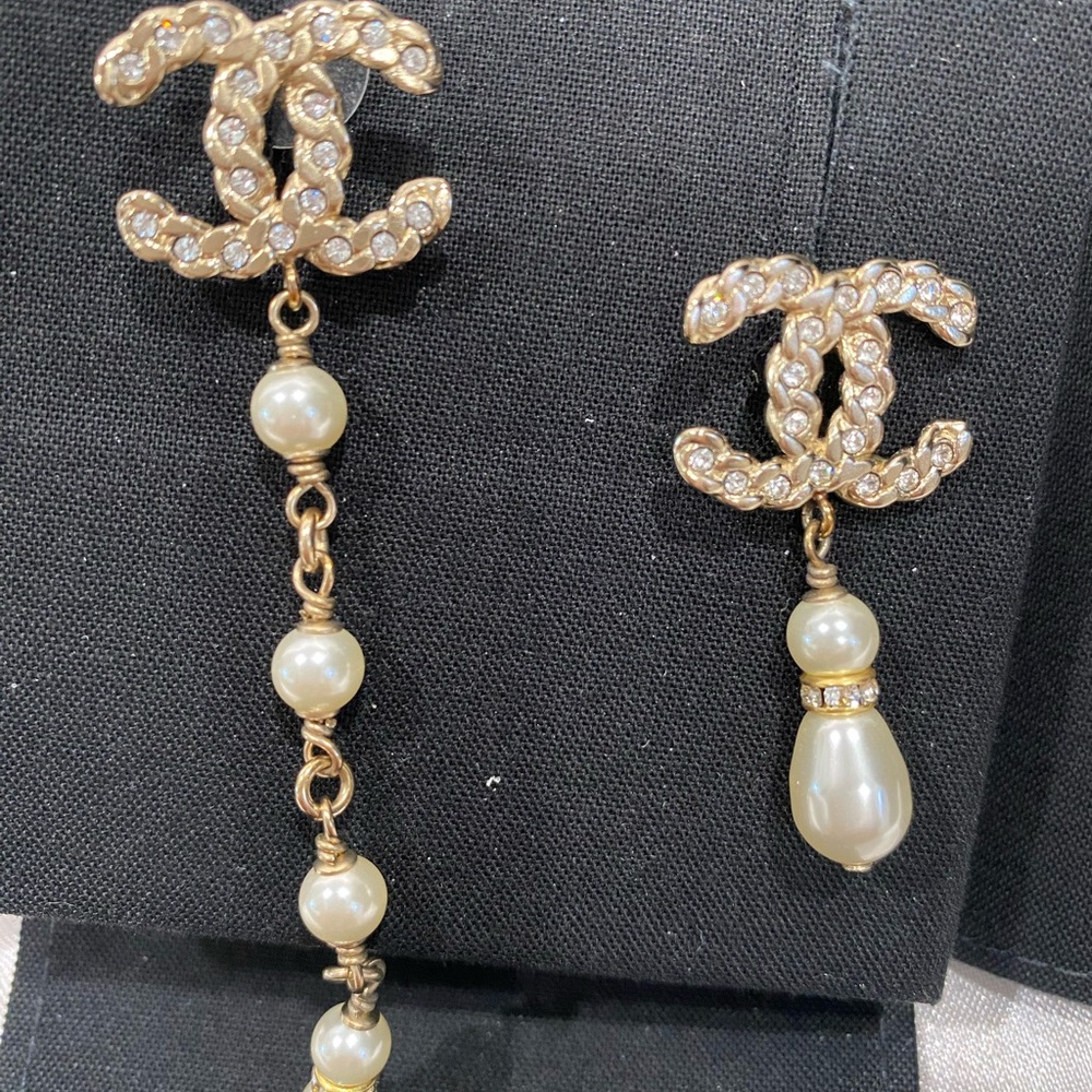 CHANEL Gold and Pearl Dangle Earrings